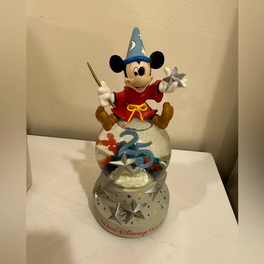 Walt Disney World Mickey Vintage 25 Anniversary Snowglobe in original Box - Picture 1 of 2